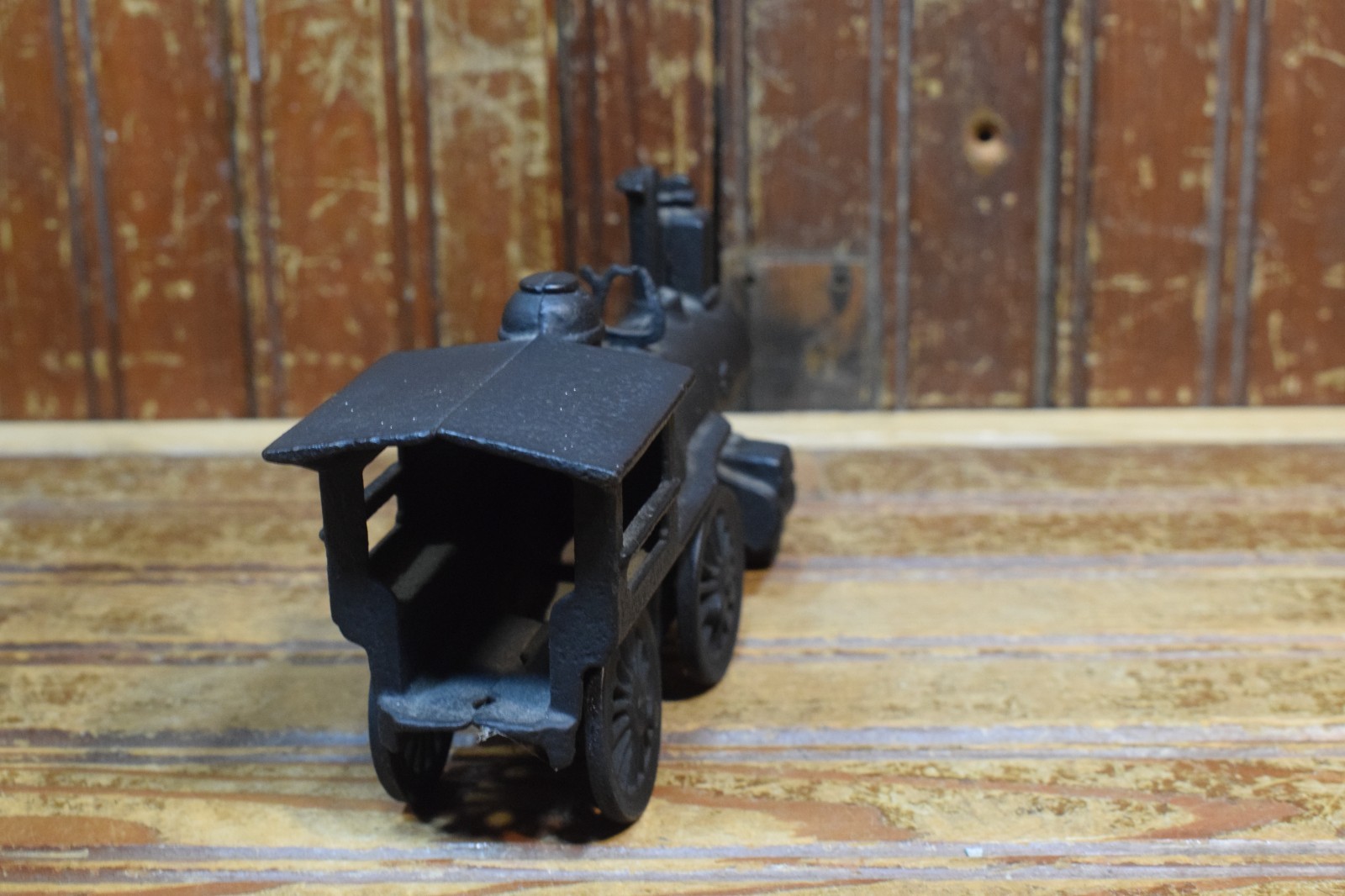 CAST IRON STEAM LOCOMOTIVE 8″ LONG FIGURAL INTERIOR HOME DECOR RAILROAD ENGINE