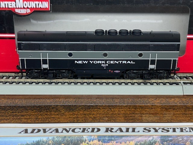 NEW YORK CENTRAL EMD F3B LOCO – FACTORY DC/DCC / QUANTUM SOUND HO Scale NEW OOP