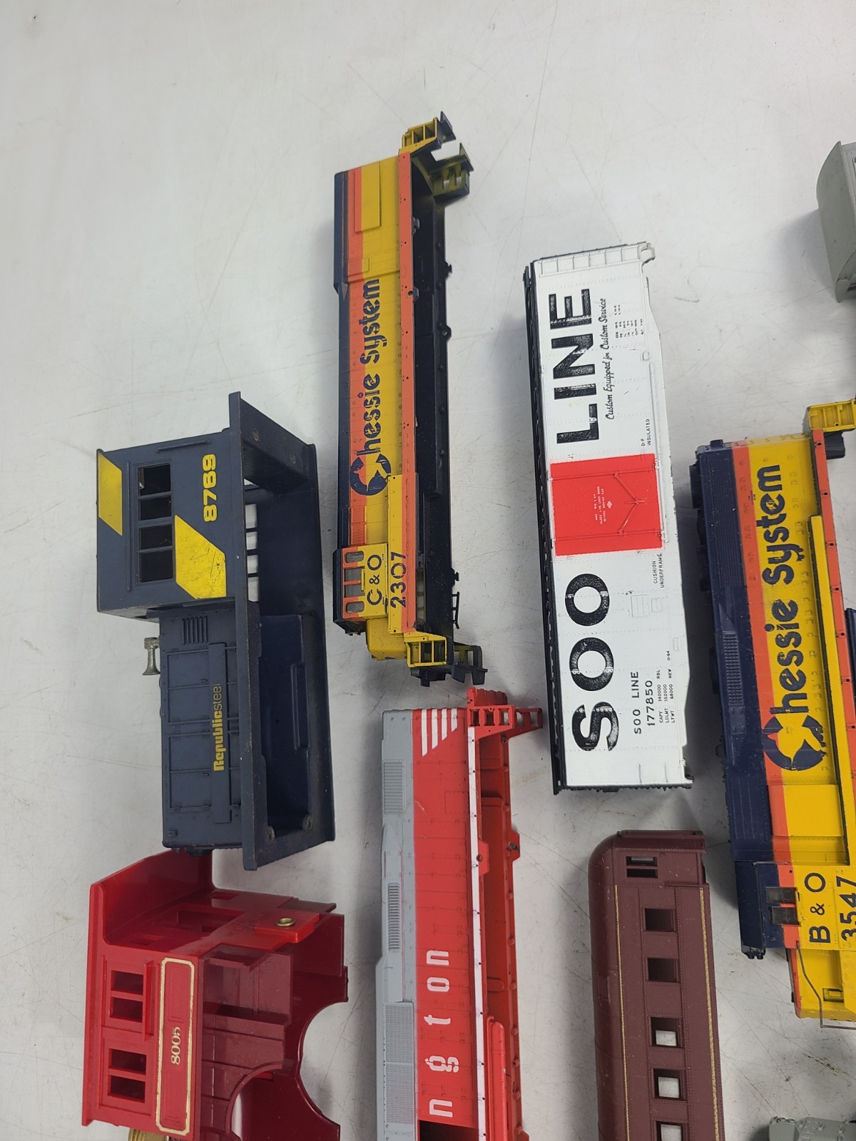 VINTAGE MIXED LOT OF 11 HO SCALE LOCOMOTIVE TRAIN SHELLS ONLY