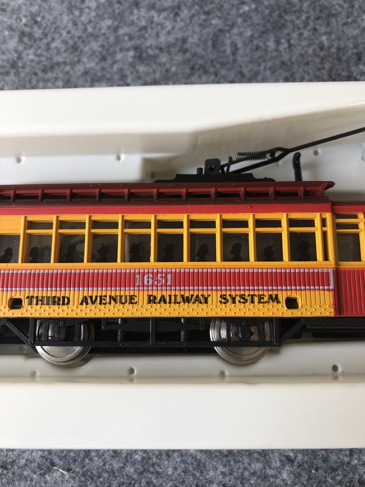 AHM HO Scale Third Avenue Railway System 1651 Brill Trolley 5301G, New