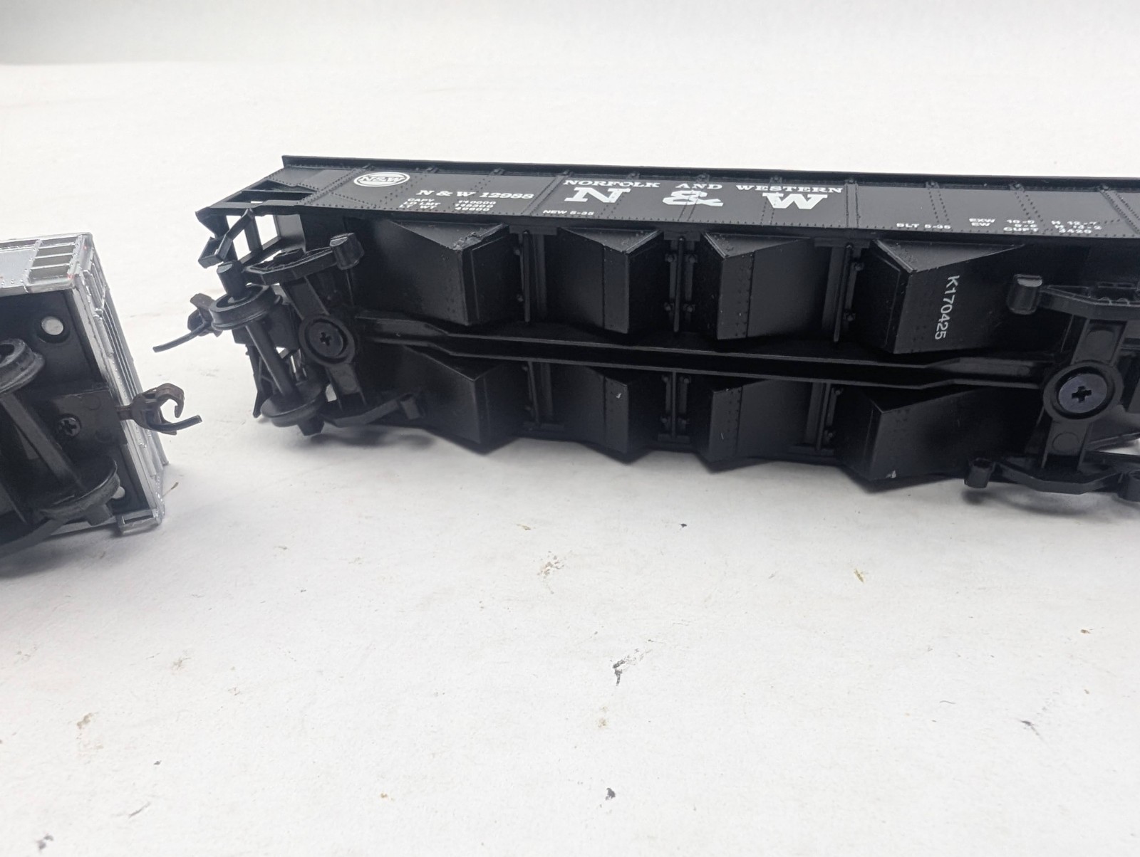 Bachmann 4270 HO Gauge Model Railroad Norfolk Southern Diesel Locomotive Used