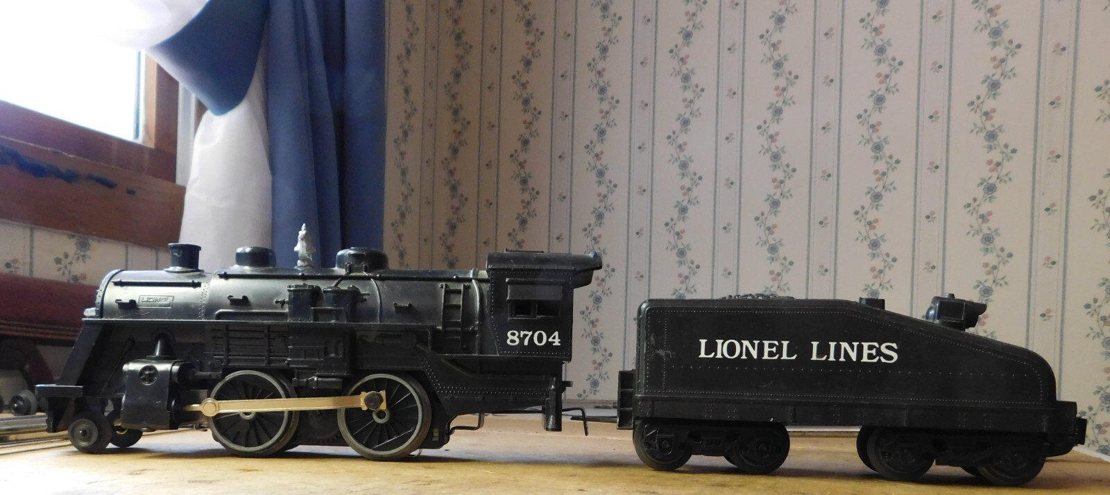 LIONEL 2-4-0 Locomotive ~ LIONEL LINES ~ Rd# 8704 & Slopeback-Tender – DC – O-27