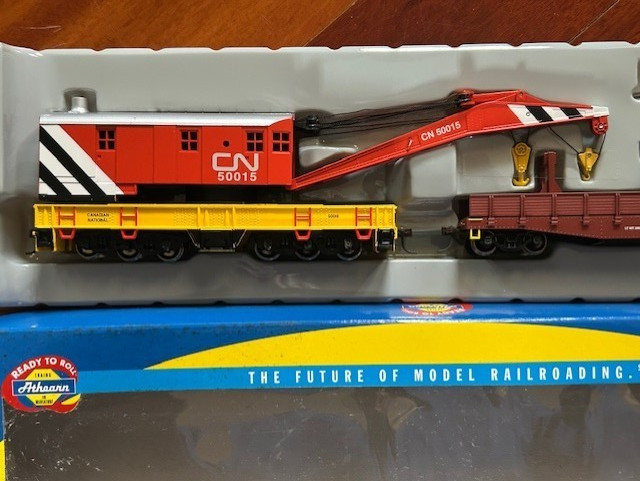 CANADIAN NATIONAL 200 ton ROTATING HEAVY DUTY WRECK CRANE w/TENDER HO SCALE NEW