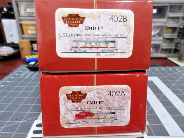 Broadway Limited BLI 402 HO Santa Fe SF EMD F7A/B Locomotive Set DCC/Sound
