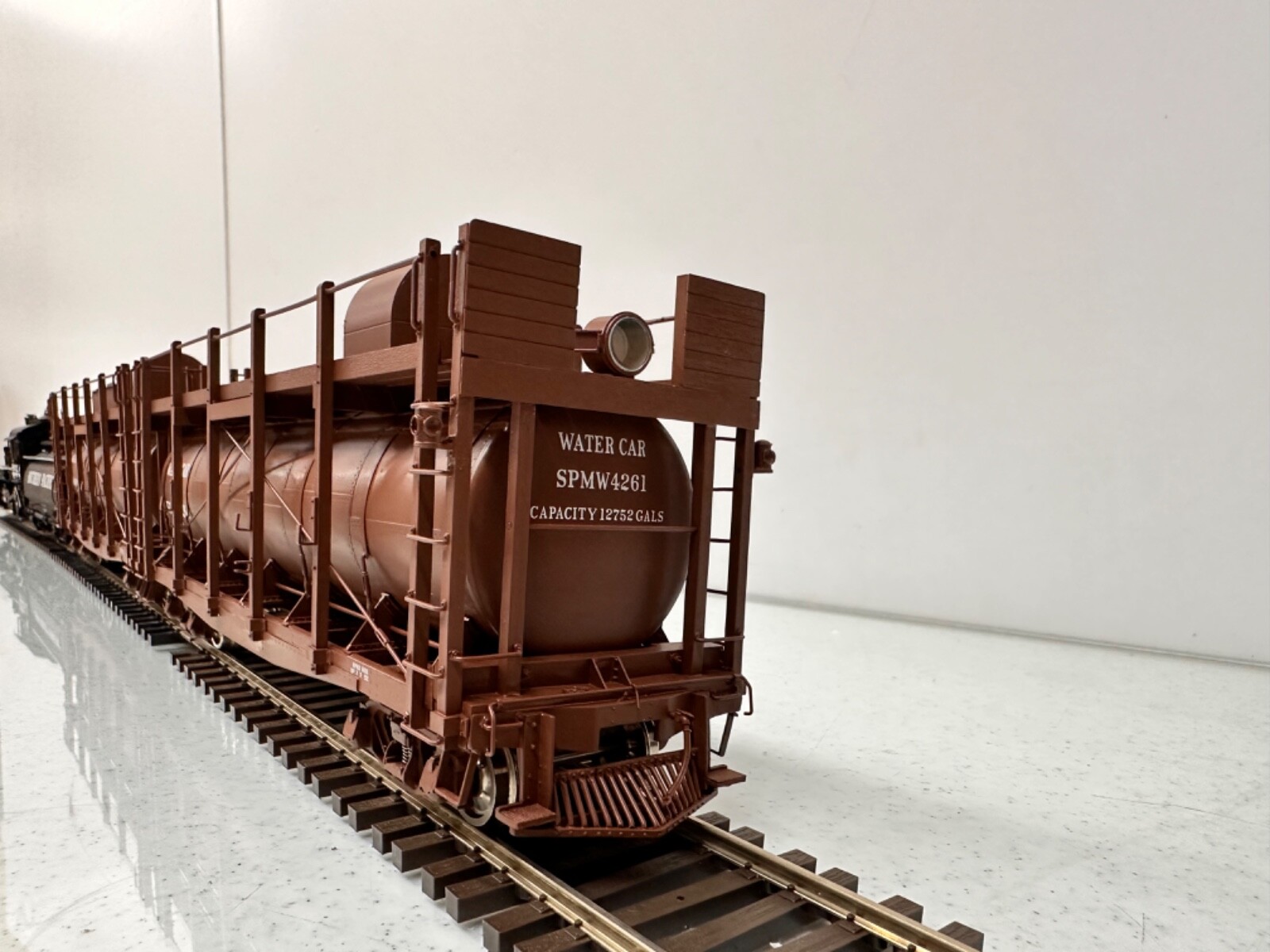 Southern Pacific Fire Train Engine # 2252 w/Tender & (2) Water Cars 2 Rail NEW