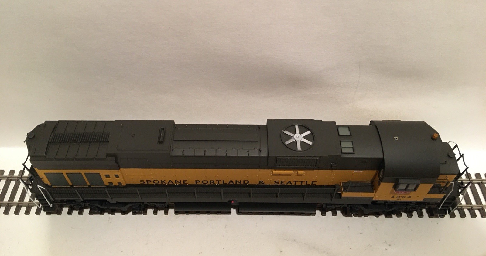 HO Bowser 23594 Spokane Portland & Seattle ALCO C-636 Locomotive SP&S DCC SOUND