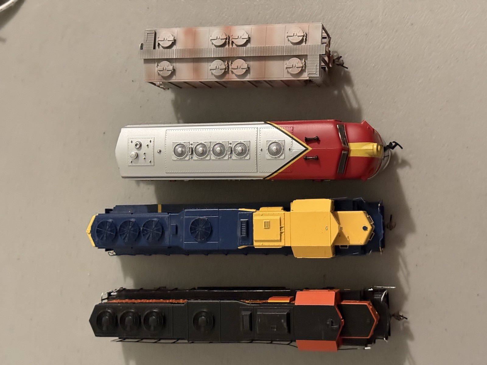 Bachmann HO Lot BNSF #3001 Alaska 3014 Santa Fe Engine EJ&J Box Car TESTED WORKS