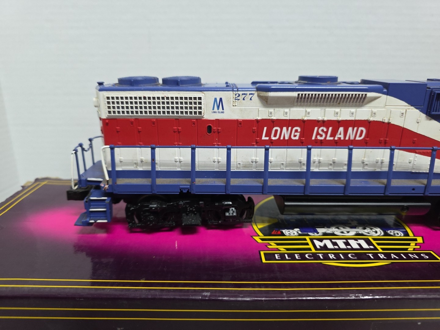MTH Premier 20-2226-1 Long Island RR #269 GP38-2 Diesel Engine Not Tested (A5)