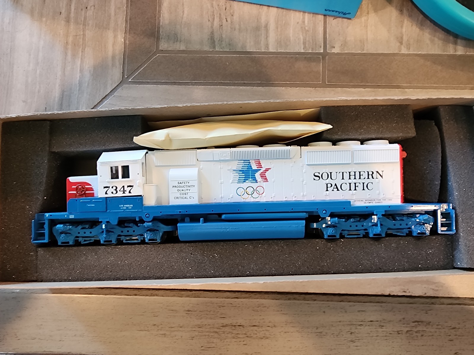 Athearn 4470 HO SP 7347 Southern Pacific 84 Olympics SD40-2 Dummy Locomotive
