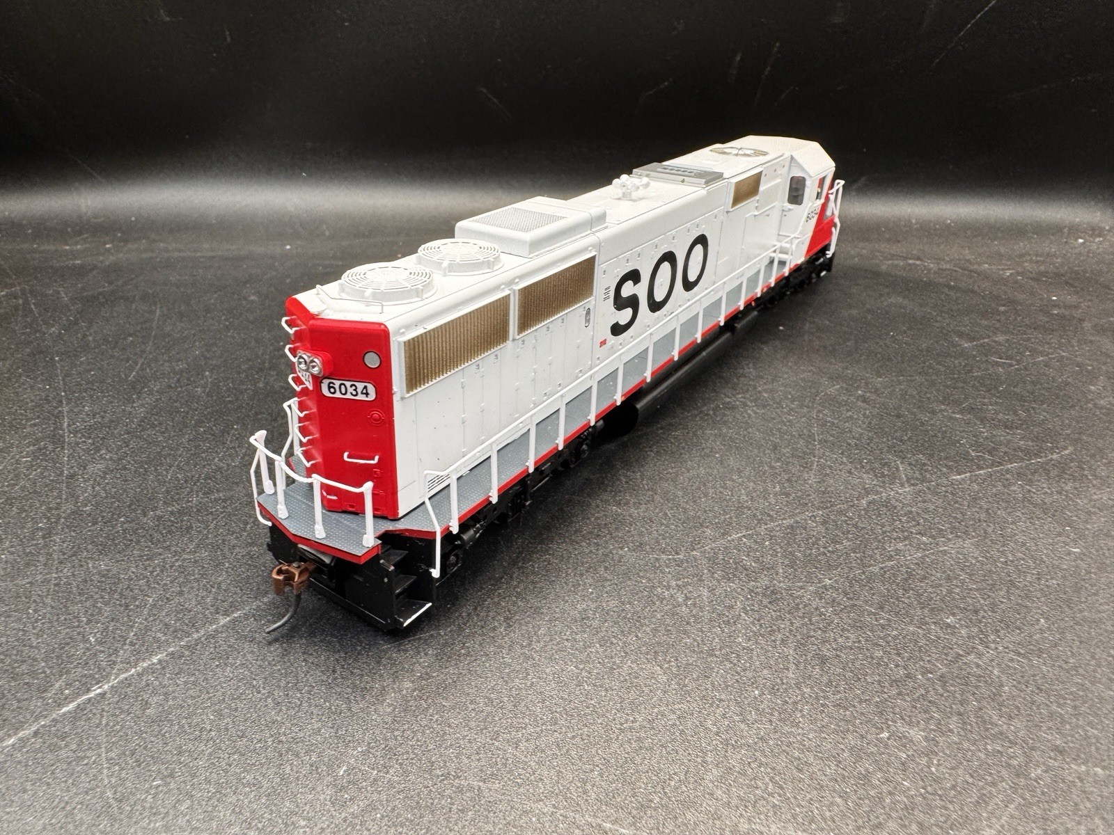 Athearn RTR 6034 Soo Line SD60 Red/White Ho Scale DC/DCC Ready 79863