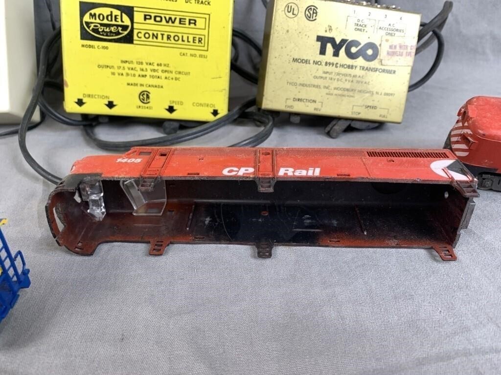 Train Engines (1405 x 2, 4751), Transformers (Robart, Tyco) etc. – lot of 9 pcs