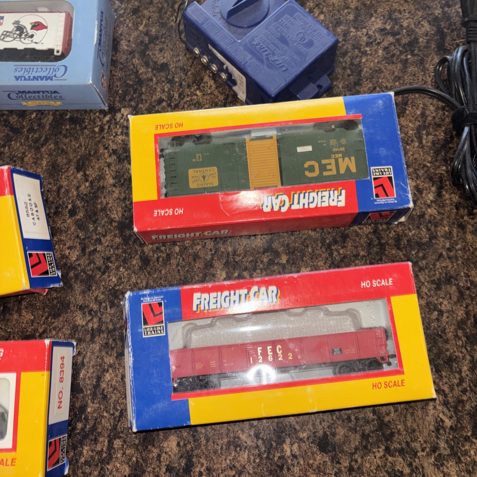 Life Like Trains HO Scale Electric Locomotive freight Car Caboose LOT￼