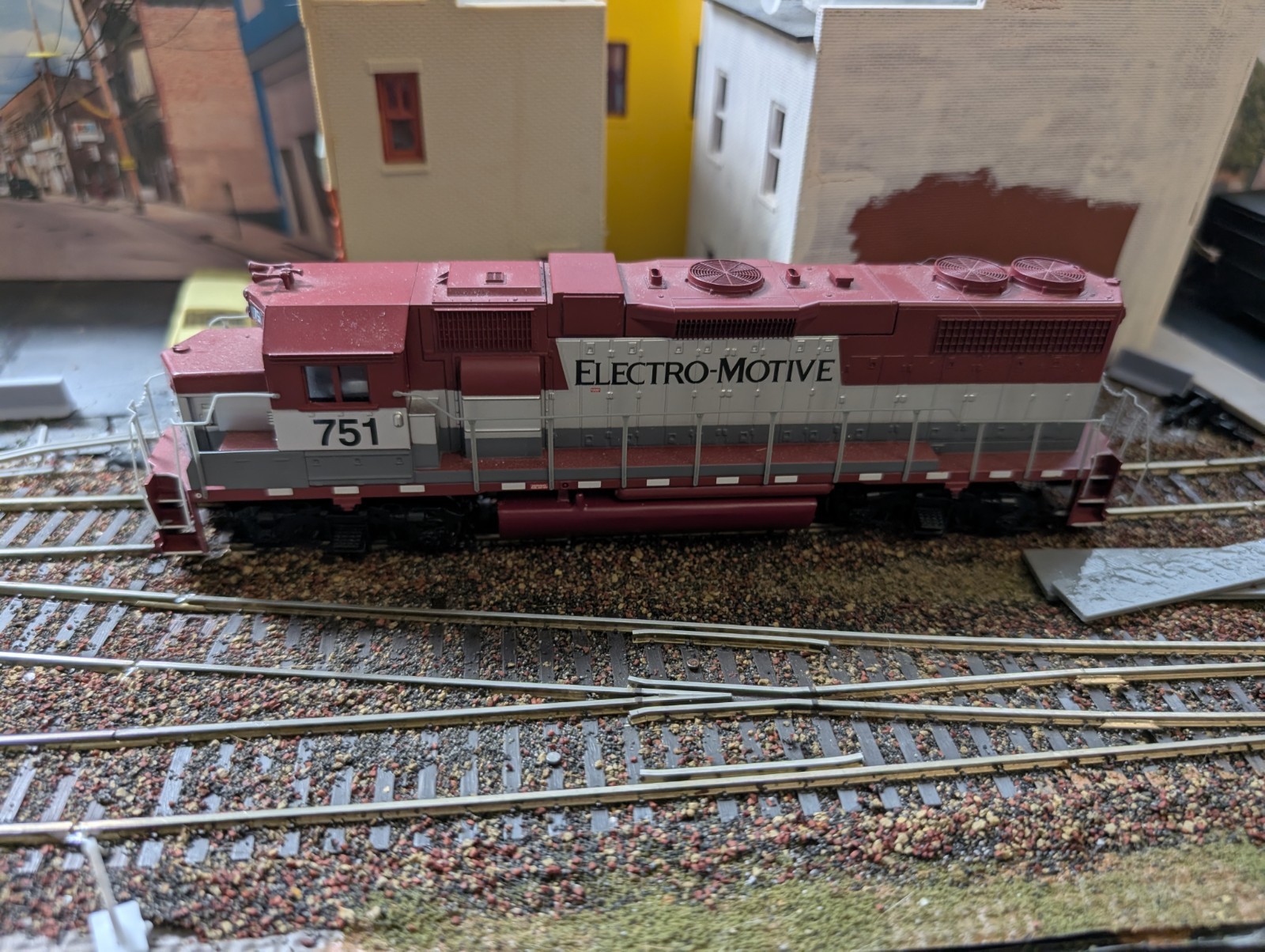 HO Scale Athearn 8009 EMD Electro-Motive EMD GP38-2 Diesel locmotive #751