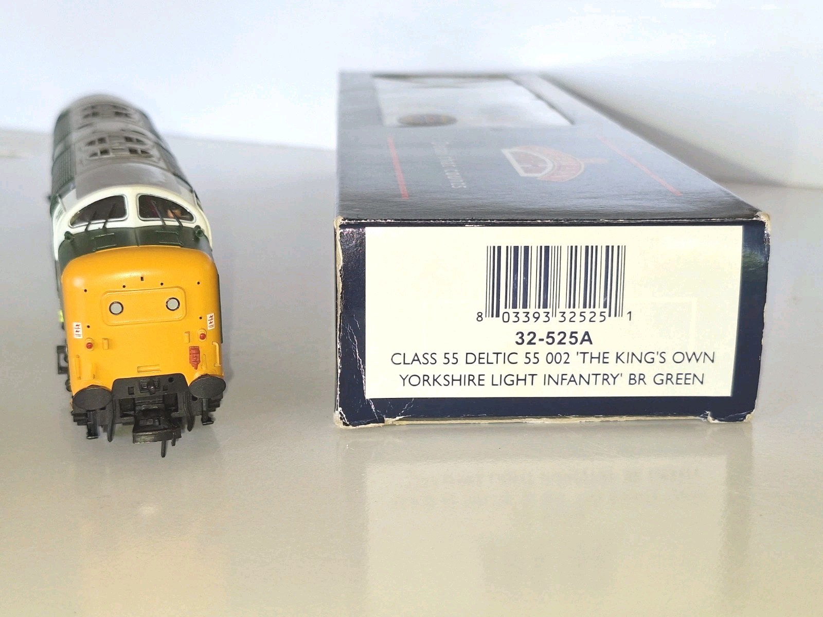 Bachmann 32-525A. DCC Ready. Deltic Co-Co Diesel The Kings Own Yorkshire. OO. DC