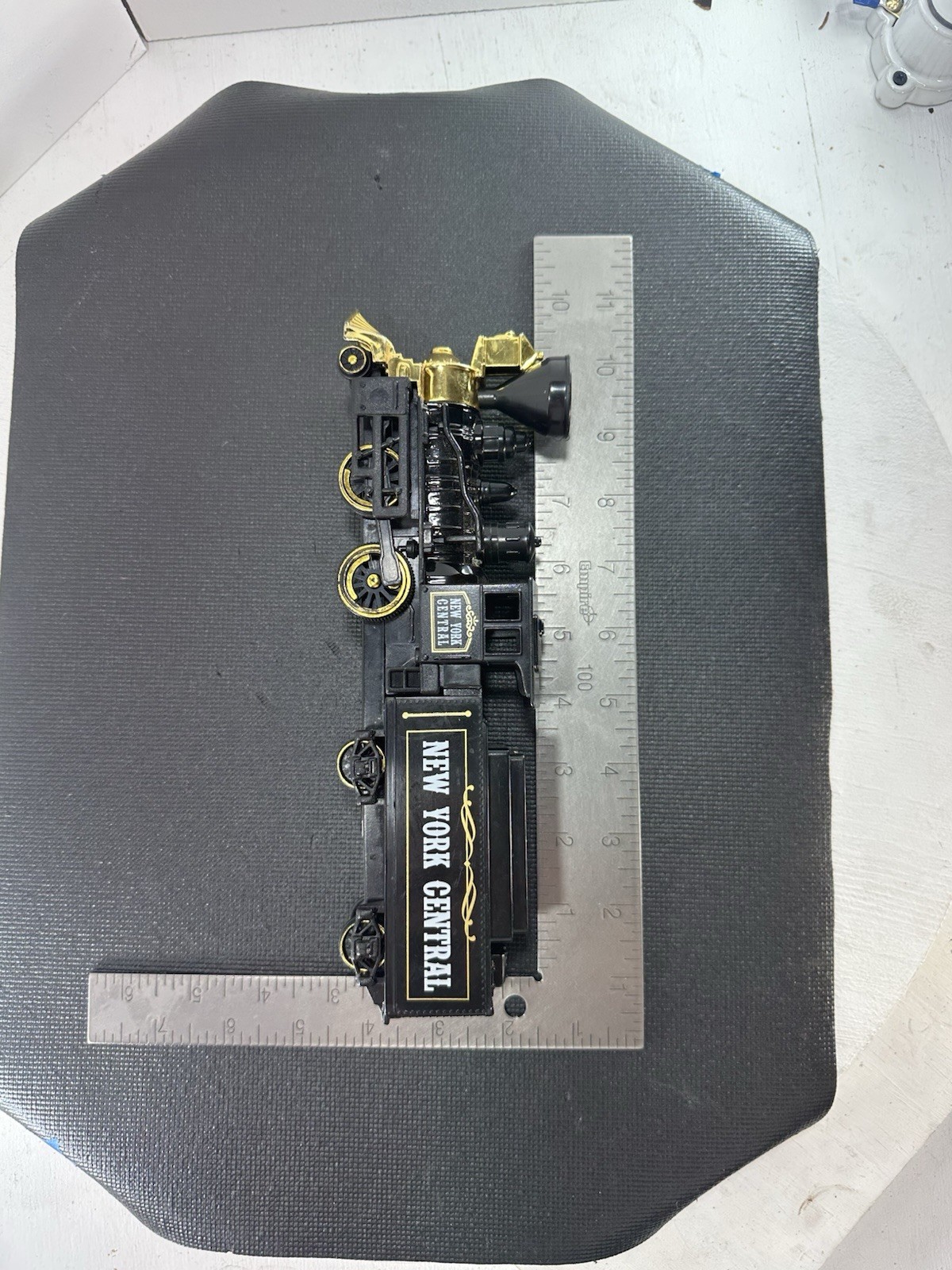 New York Central Classic Steam Engine Locomotive Train Black Gold Plastic