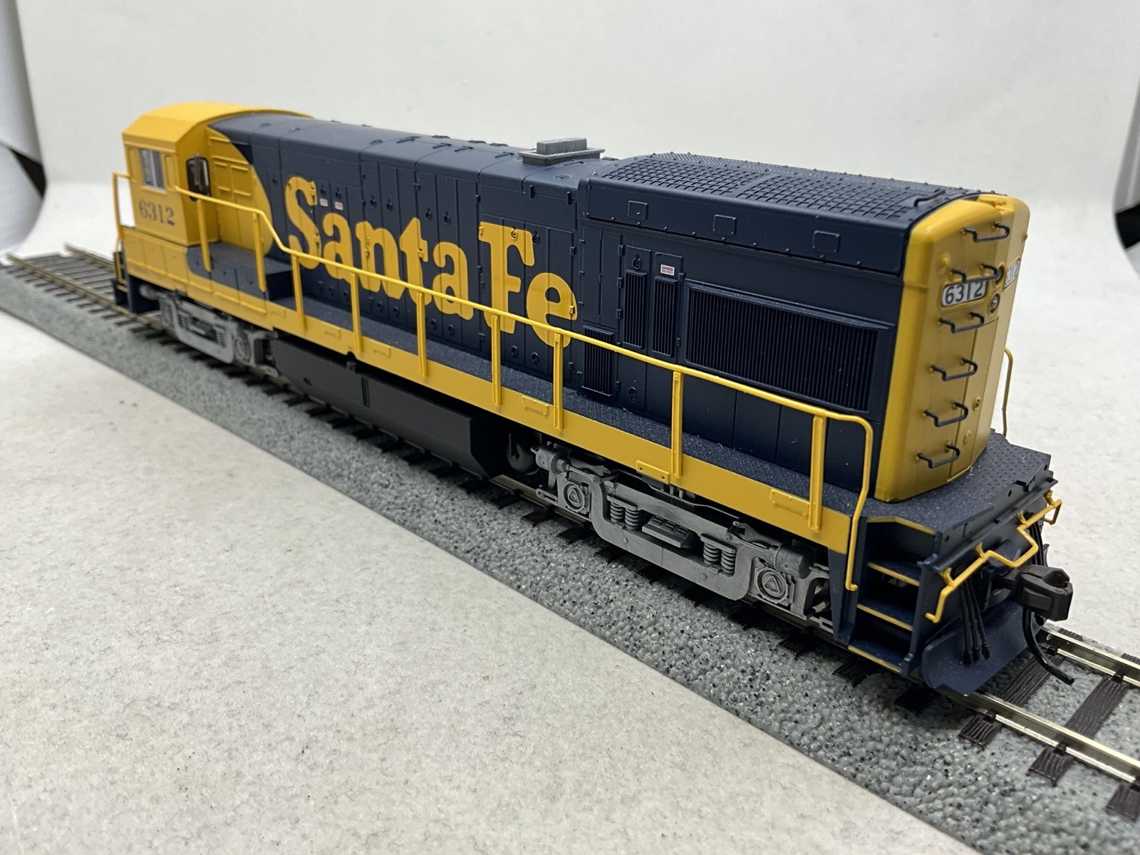 Atlas Master Gold HO Scale Santa Fe U23B w/ DCC/DC/QSI Sound #6312 #10000858