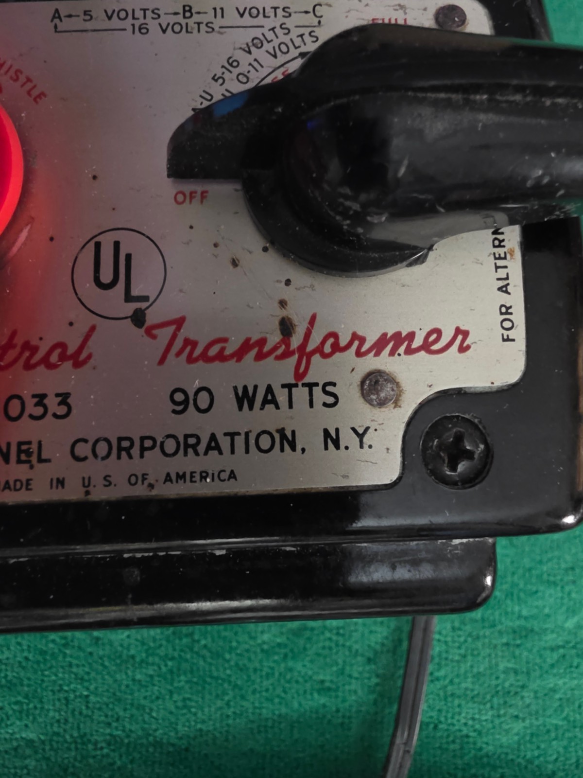 Lionel #1033 Vintage 1950’s Post War transformer/controller has been test.