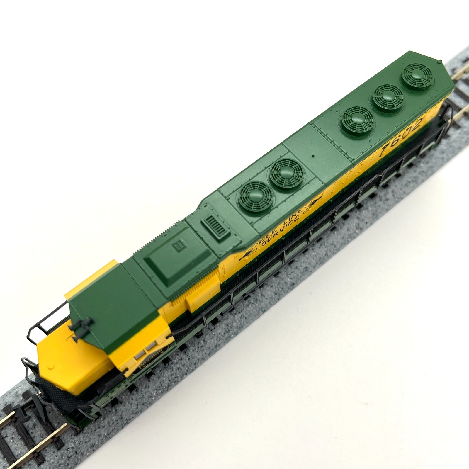 Kato N Scale 176-3115 Reading Bee Line EMD SD45 Diesel Locomotive 7602 Std DC