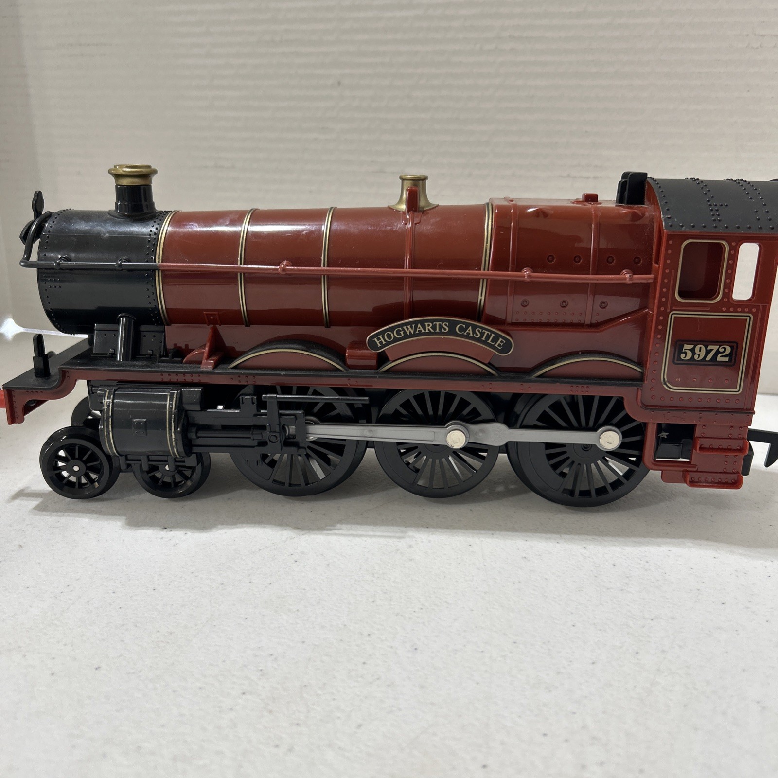 Lionel Hogwarts Castle Express Locomotive 5972 O Guage Harry Potter
