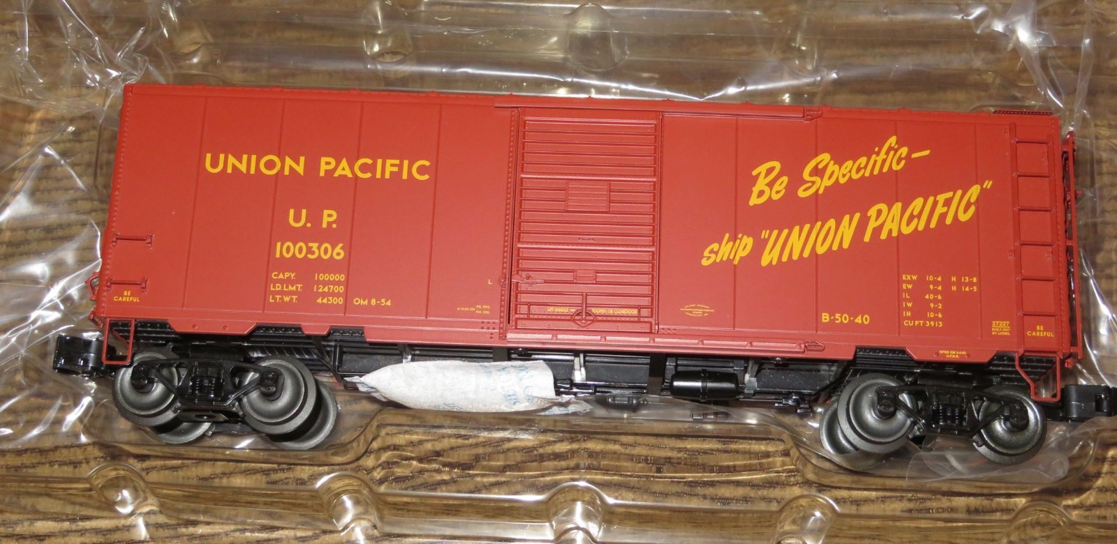 Lionel 27227 Union Pacific PS-1 Boxcar #100306 – NEW – NR