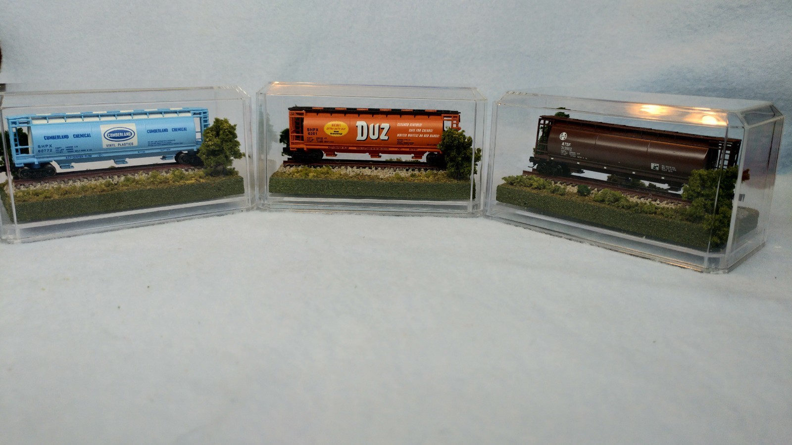 Z SCALE MINI DISPLAY CASES – 3/ PACK – GREAT FOR ALL Z LOCOS OR CARS