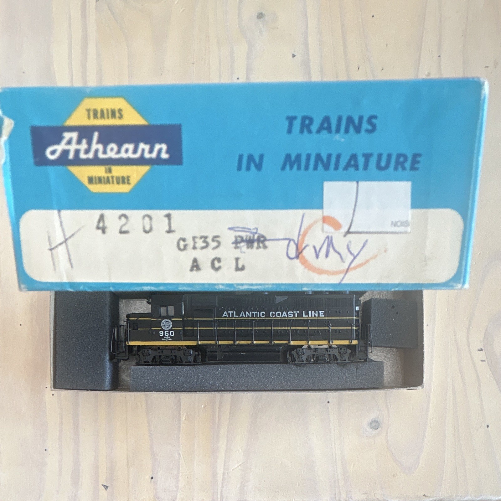 Dummy Athearn HO GE U35B Diesel Locomotive Atlantic Coast Line #960 DC Analog