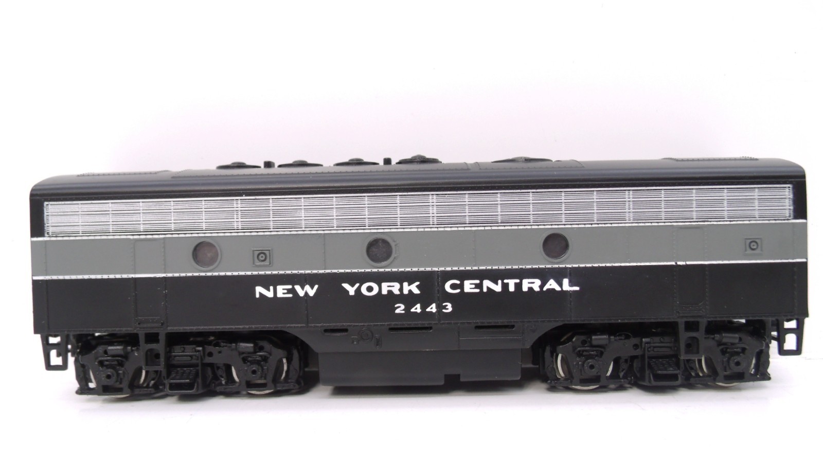 Bachmann Plus HO New York Central NYC EMD F7B Diesel Locomotive Engine 11221