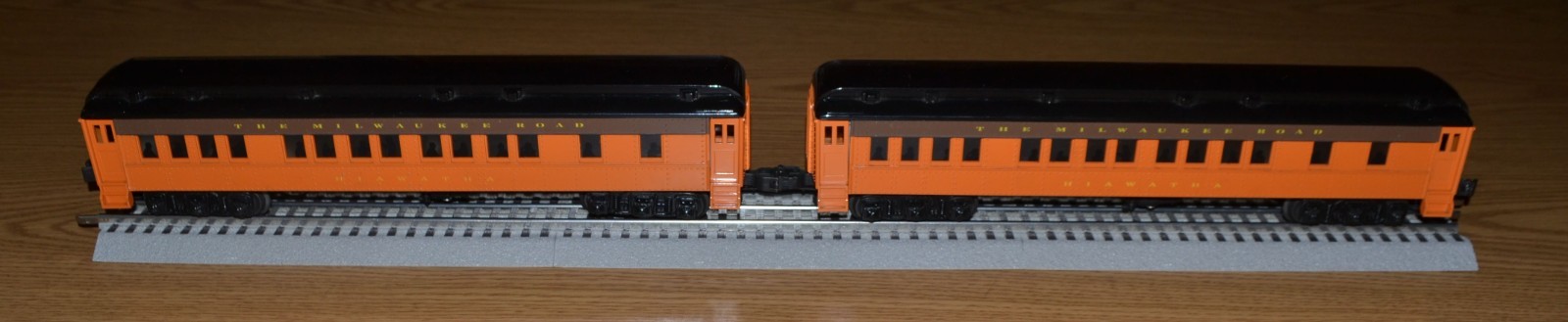 Williams LN Milwaukee Road 6 Hiawatha Madison Style Passenger Car Train – VIDEO