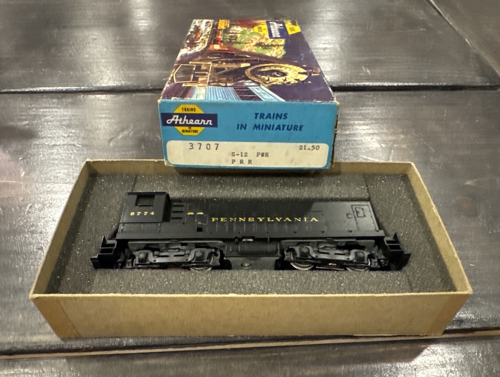 ATHEARN HO Scale 3707 PRR Pennsylvania S-12 Diesel Switcher EMD Loco #8774 – NIB