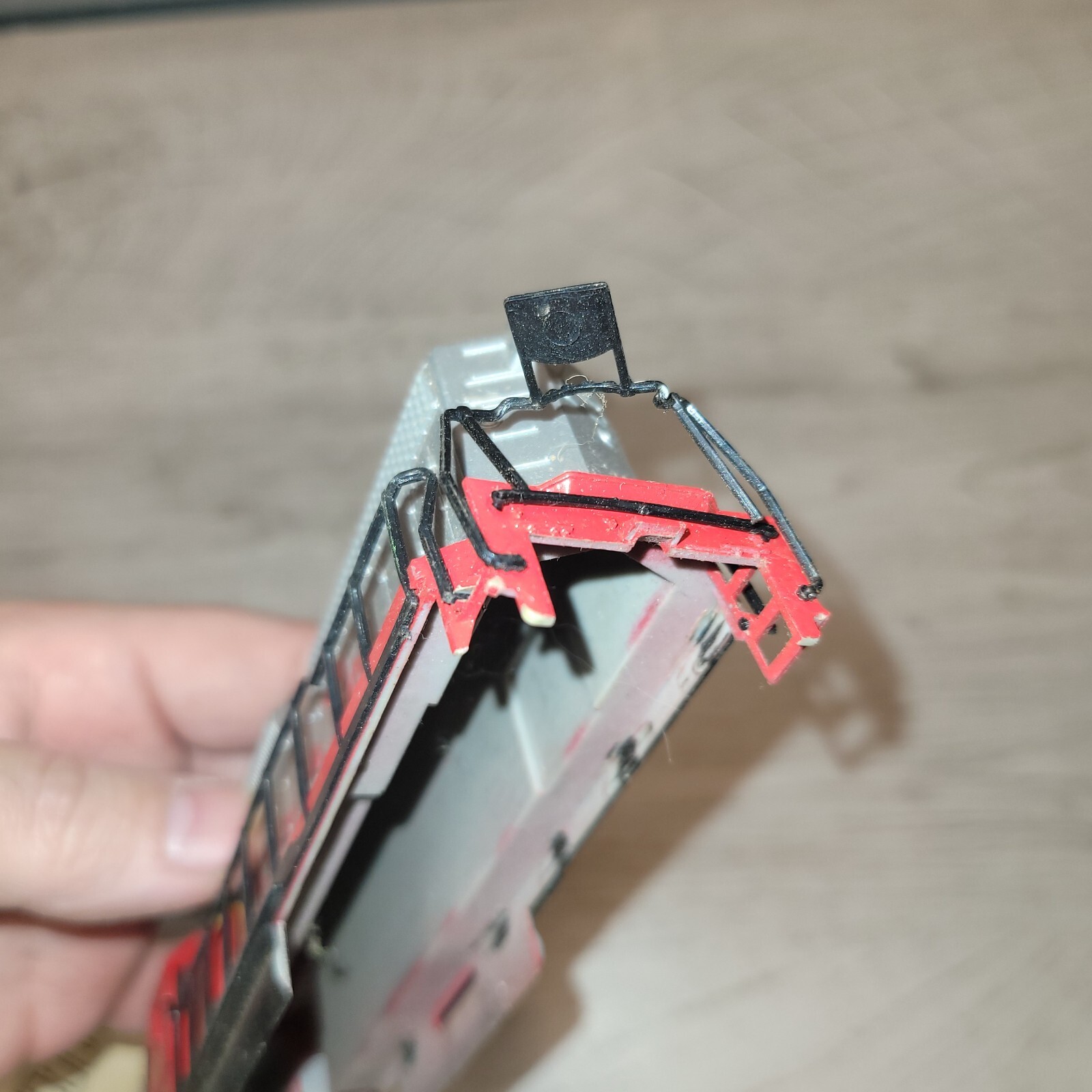 Bachmann HO Santa Fe EMD F9 Diesel Locomotive Body Shell + Manual Preowned