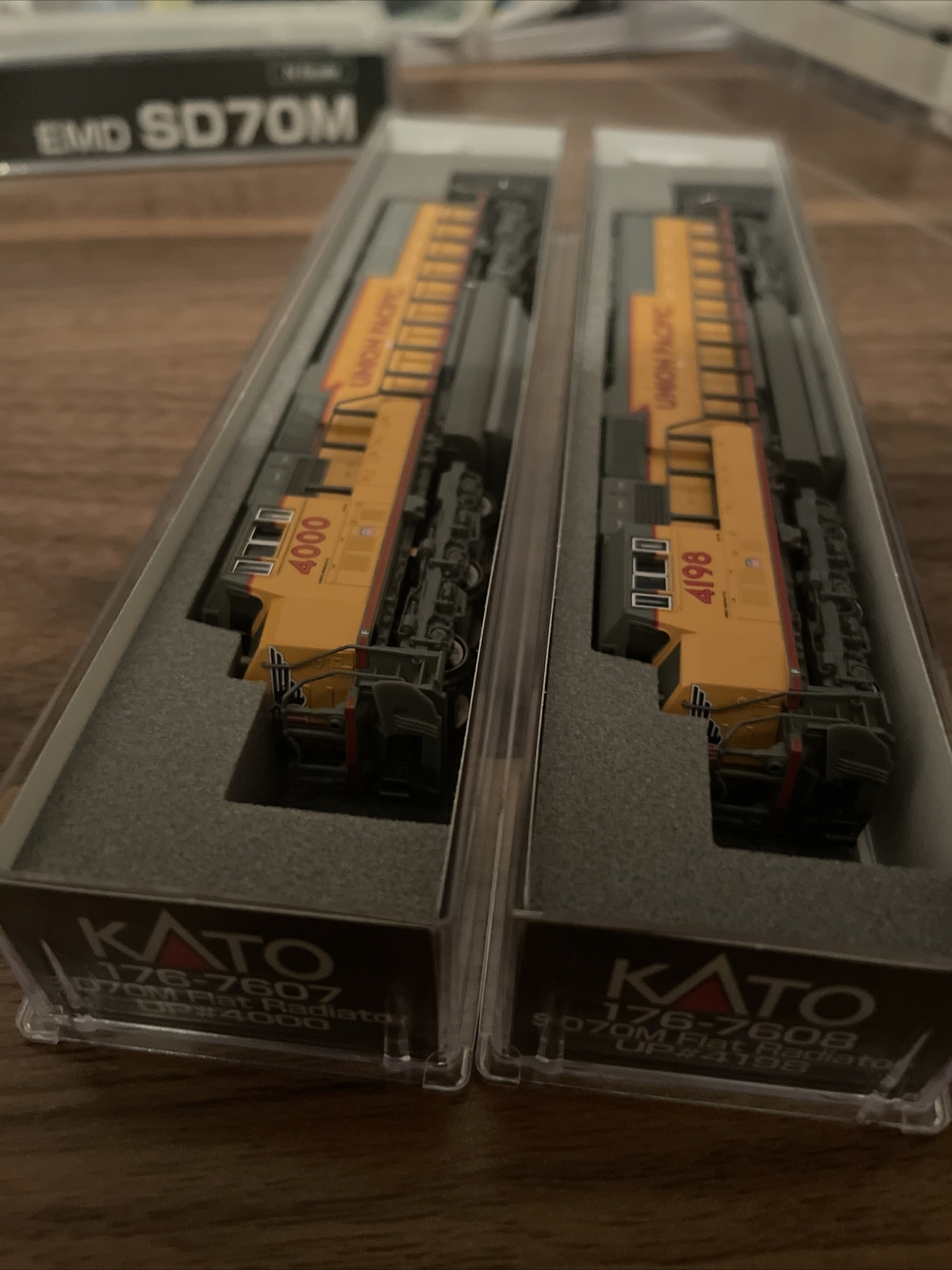 2 KATO N EMD SD70M Flat Radiator Union Pacific Locomotive Model Kit (SET OF 2)