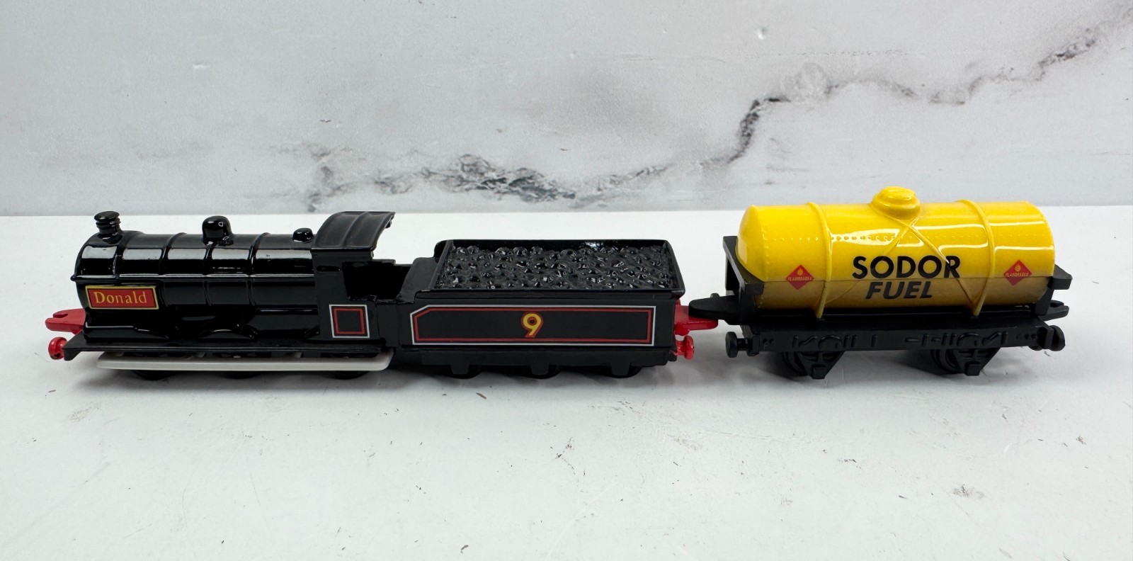ERTL Douglas “Thomas The Train” Locomotive & Sodor Fuel Train Car | A++ Shape
