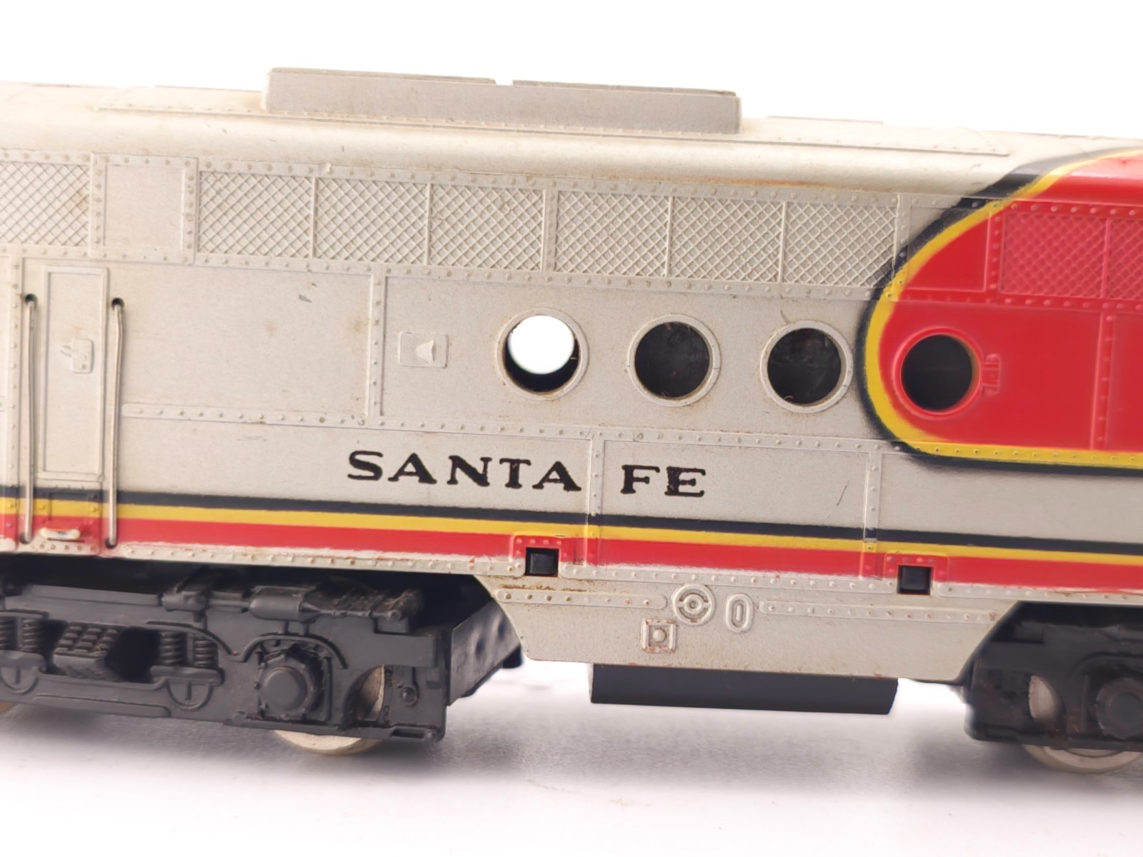*READ* HO Scale Santa Fe FT-A Diesel Locomotive 5028 for PARTS OR REPAIR