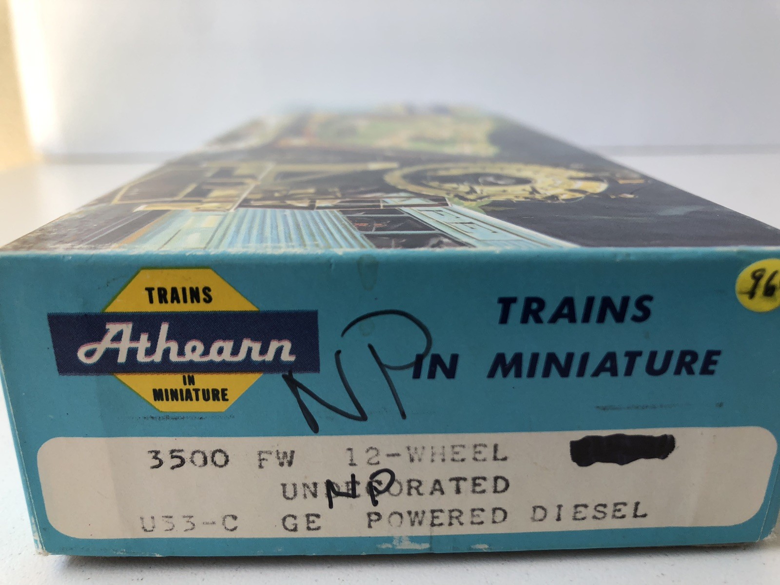 Athearn #3503 HO Northern Pacific U33C Powered Diesel Locomotive 3300
