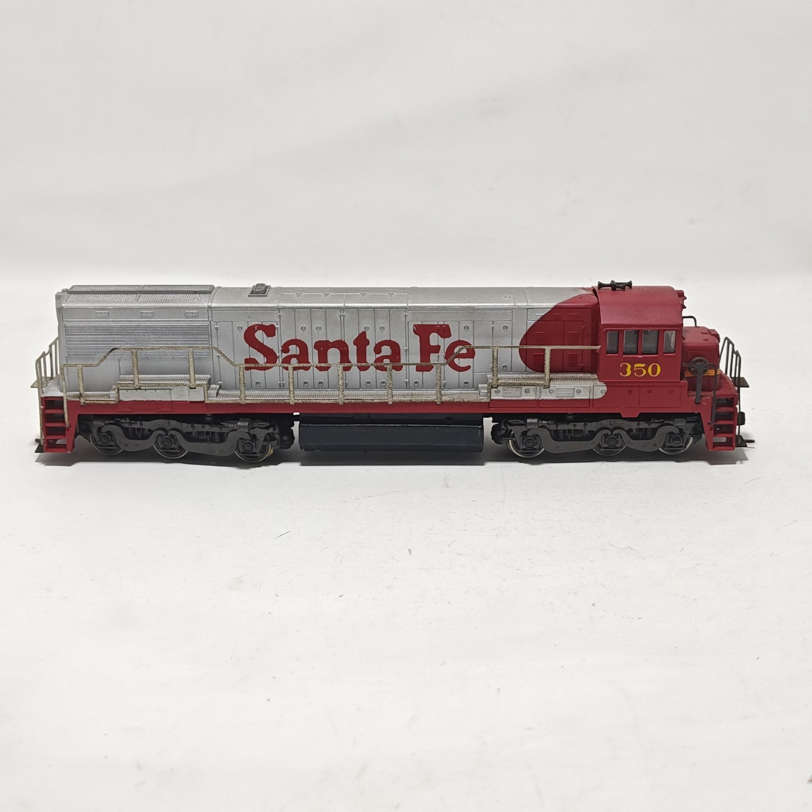 HO Scale Rivarossi 1823 Santa Fe Diesel Locomotive #350 Tested Runs Read Desc.