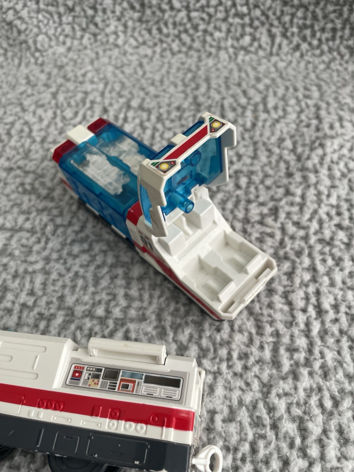 TOMY Plarail Hyper Guardian Ambu-Liner HGS-04 Train Cars 01 &02 White Red 2008