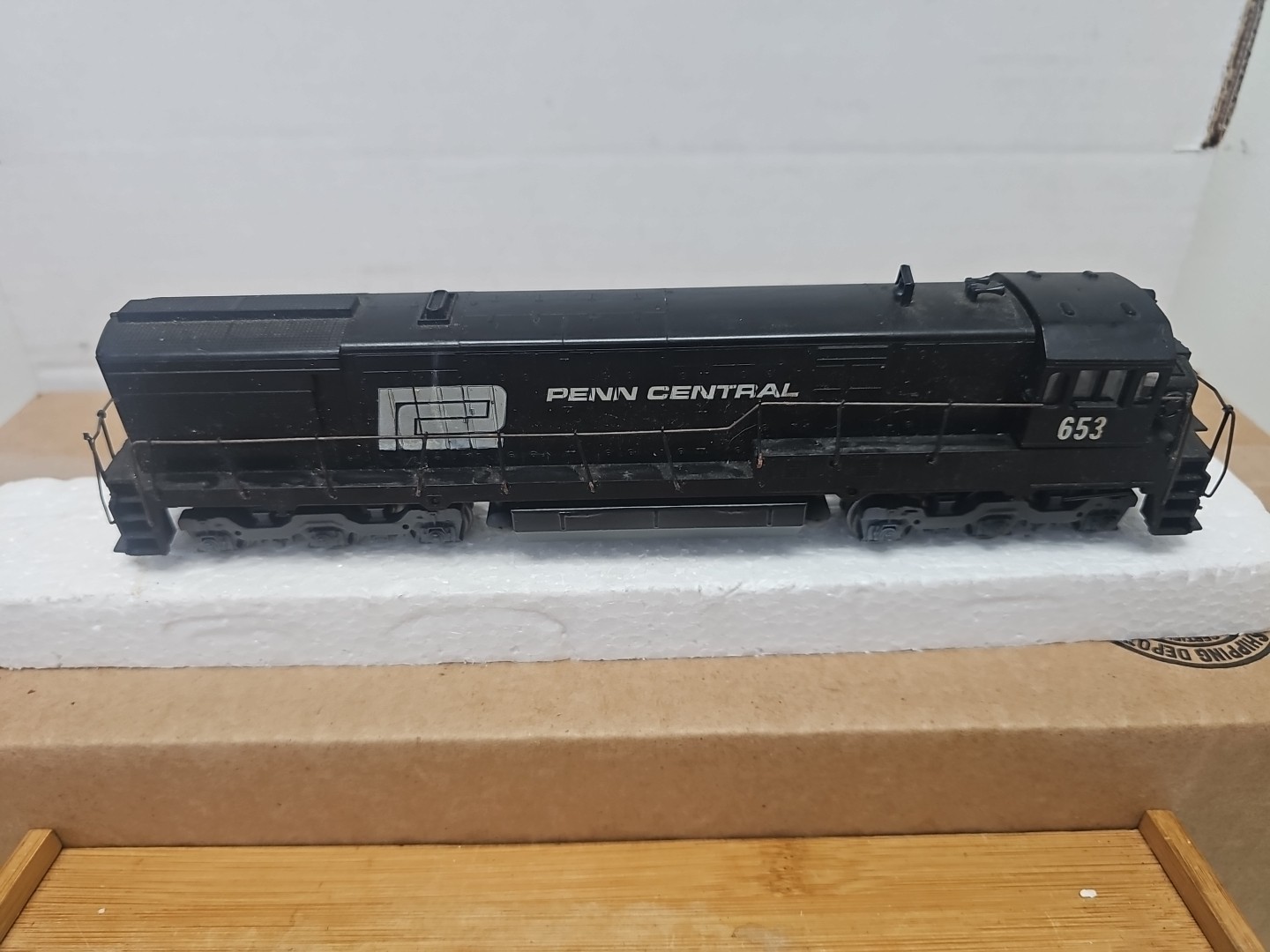Athearn U-28C Penn Central Railroad Diesel HO Scale. Runs, No Original Box.