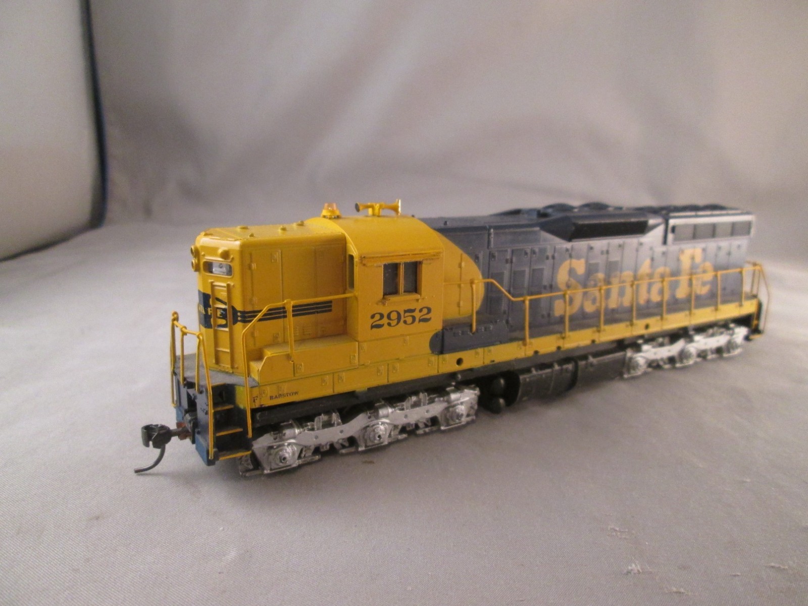 Athearn HO Scale Santa Fe #2952 Diesel Locomotive Powered used good condition
