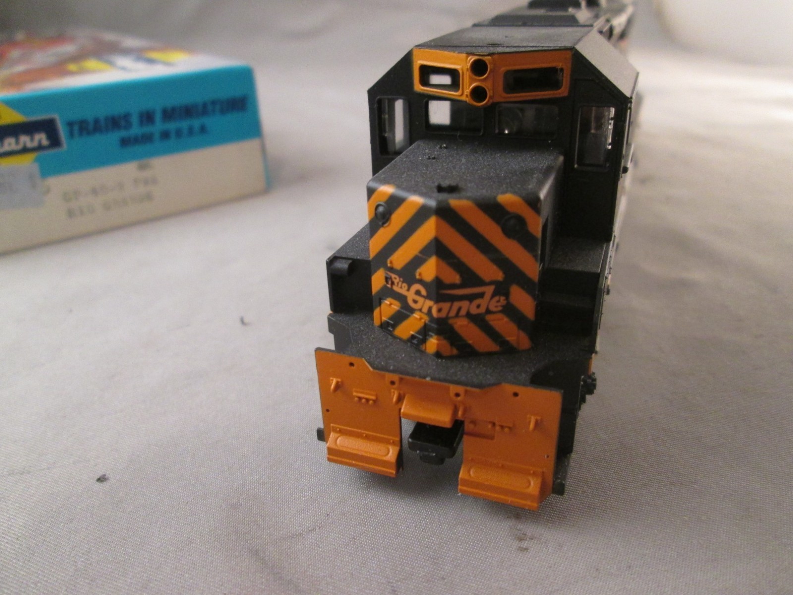 HO ATHG64550 Rio Grande GP40-2 #3104 Loco new good condition