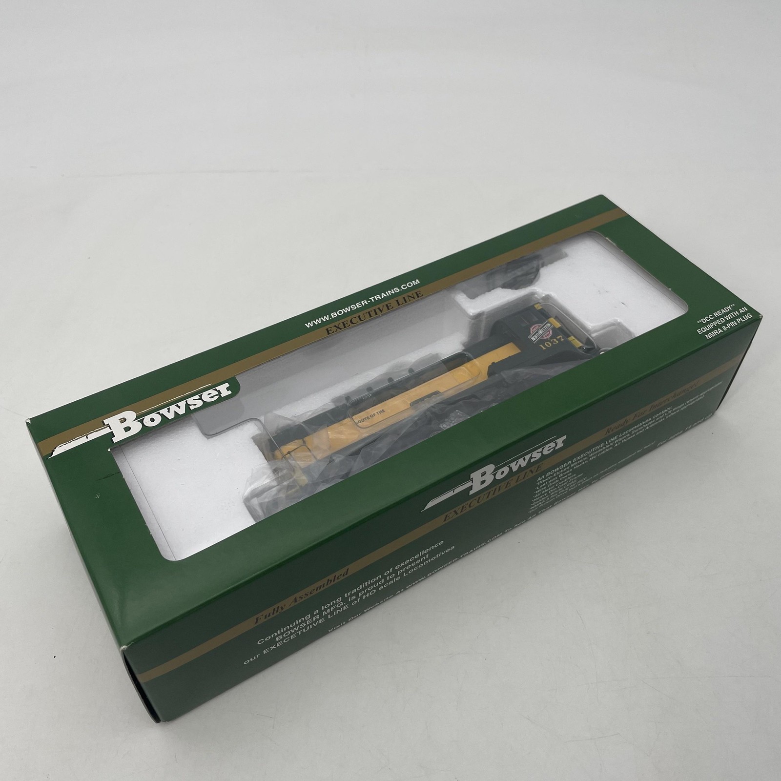 Bowser HO Scale Baldwin VO-1000 Diesel Locomotive C&NW 1037 Green 400 Lighted DC