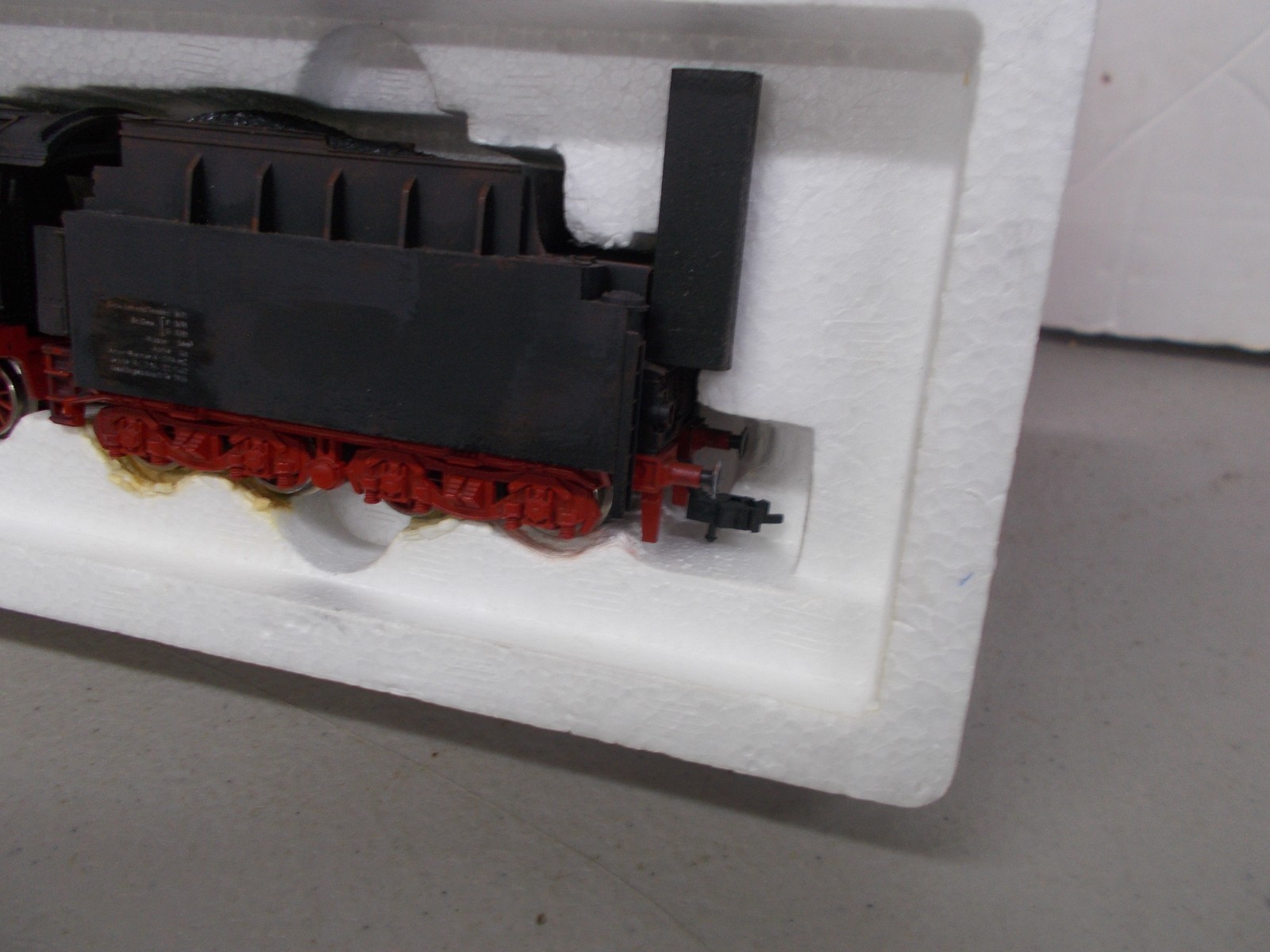 FLEISCHMANN ~ 4-6-2 LOCOMOTIVE # 01 220 & POWERED TENDER ~HO SCALE