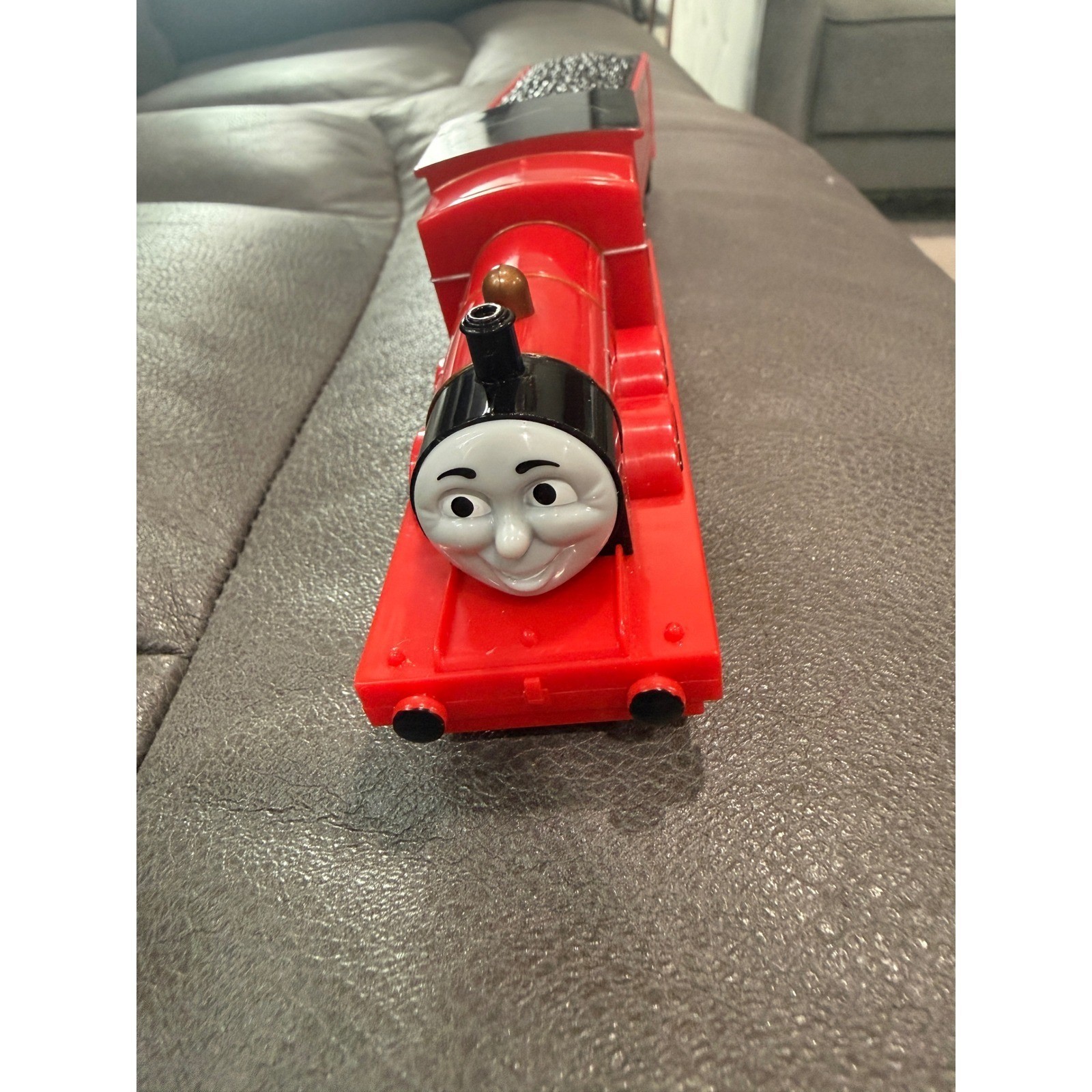 Thomas & Friends James the Red Engine Motorized Train Gullane 2006 No 5 works