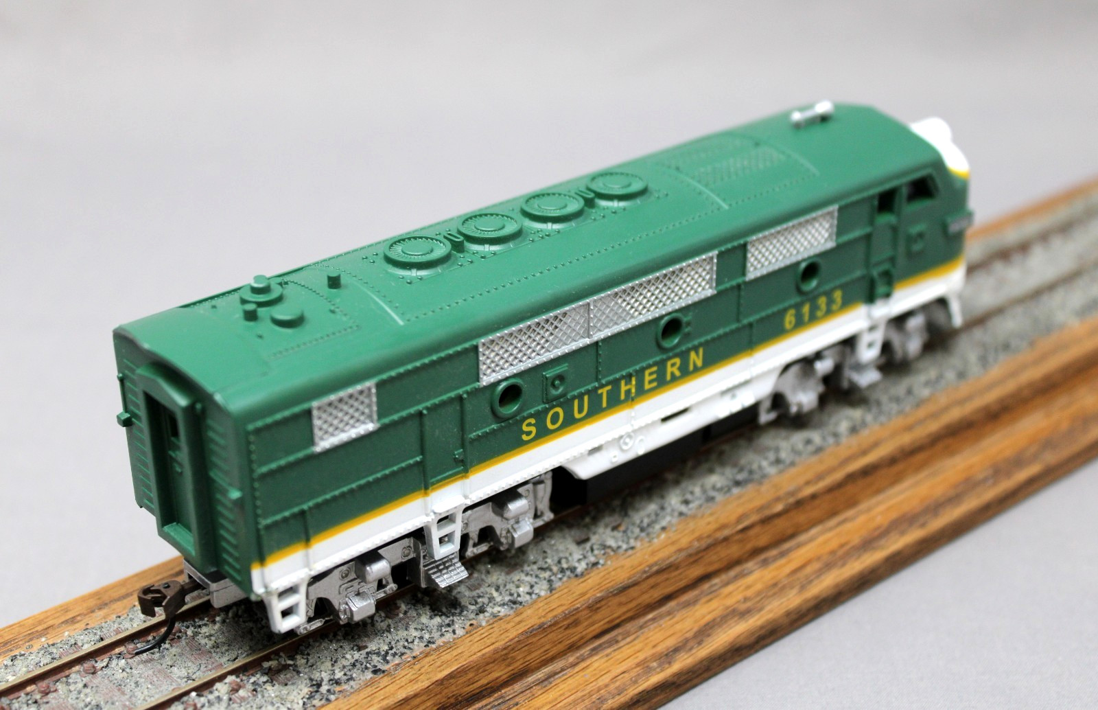 MODEL POWER #96808 Southern SR EMD F2A Diesel, C8 Runs Great