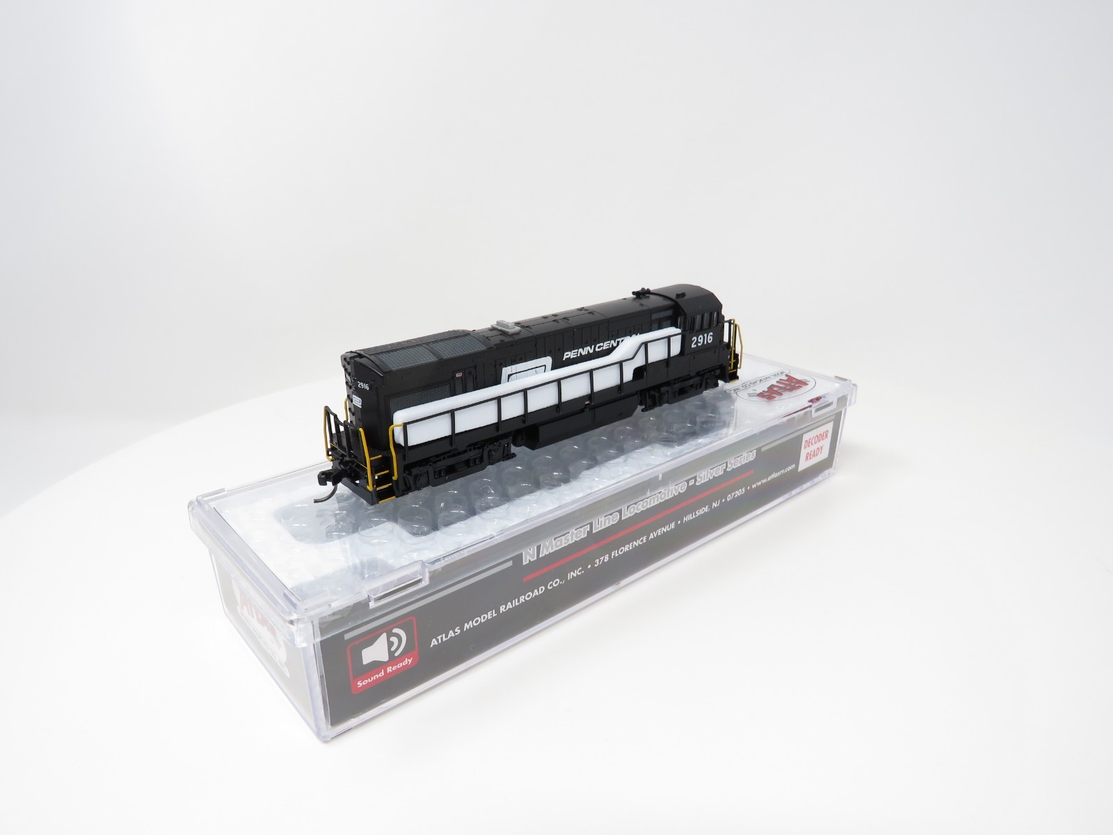 Atlas N 40005940 Penn Central PC GE U33B Diesel Locomotive Freight Train Model