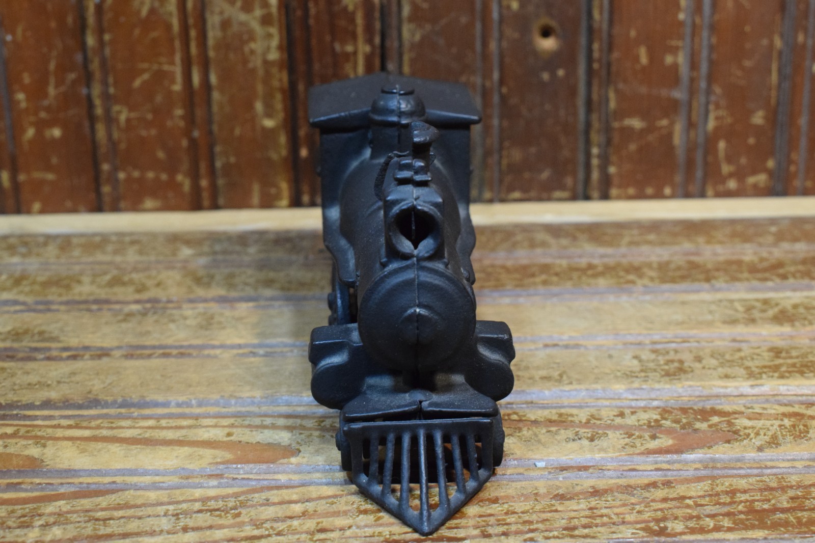 CAST IRON STEAM LOCOMOTIVE 8″ LONG FIGURAL INTERIOR HOME DECOR RAILROAD ENGINE