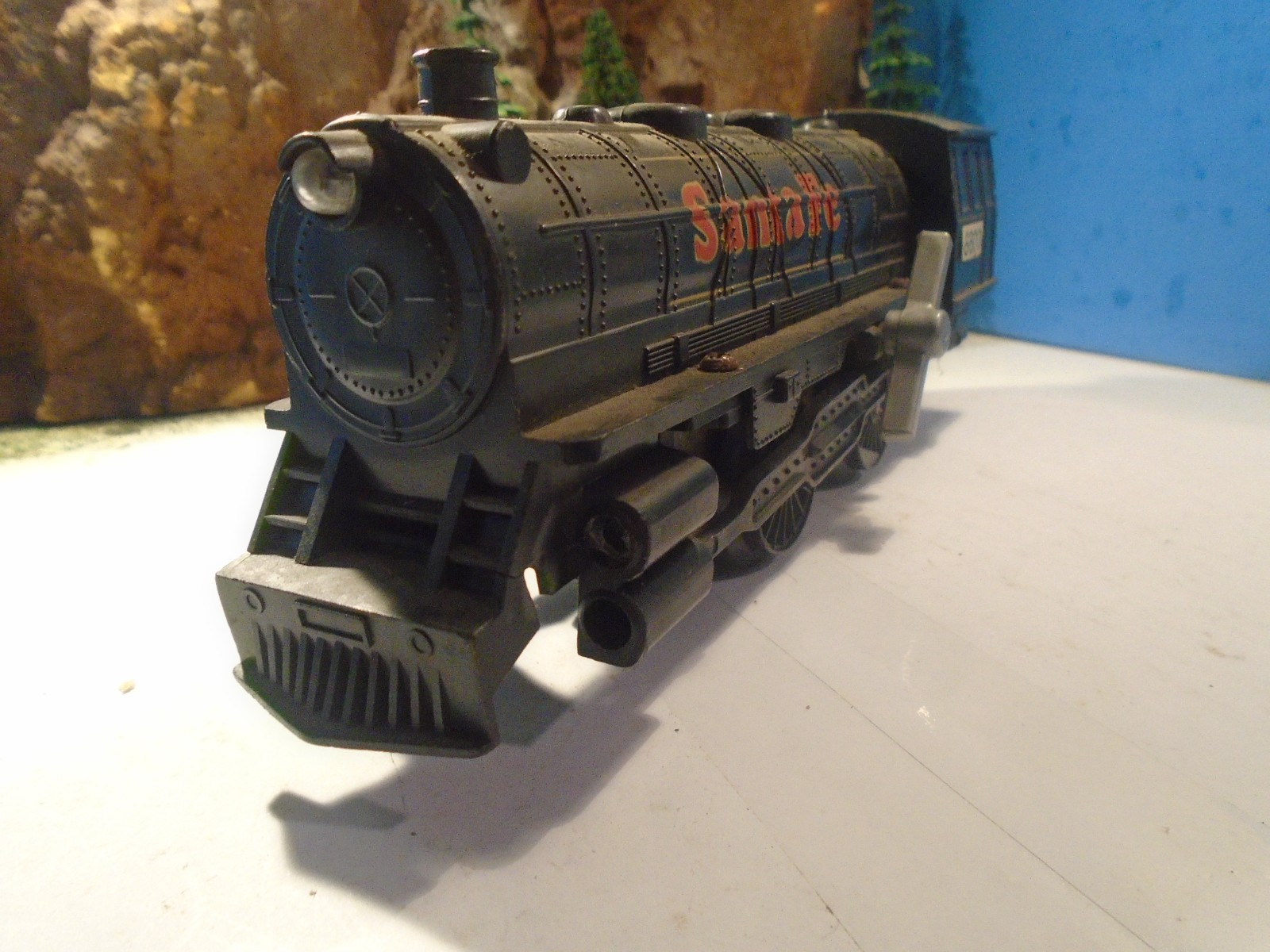 DURHAM INDUSTRIES 027 SCALE WINDUP PLASTIC SANTA FE STEAM LOCO No 8803 5-101-5