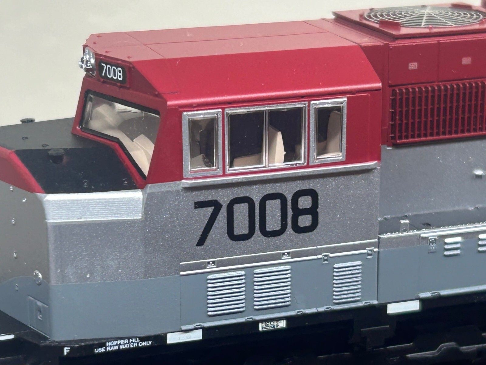 EMD LEASING #1 – SD70M DEISEL LOCO – DC/DCC Ready – HO Scale -“GENESIS” NEW OOP