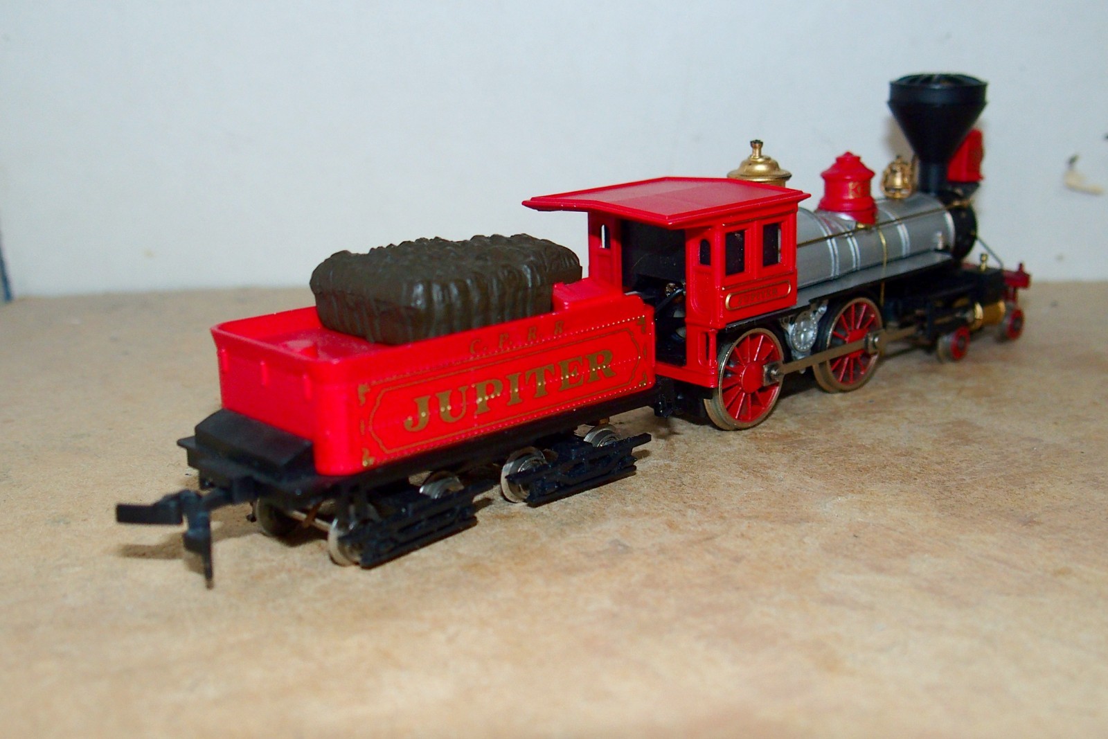 HO SCALE BACHMANN CENTRAL PACIFIC ‘”JUPITER” locomotive. Runs good. Box.