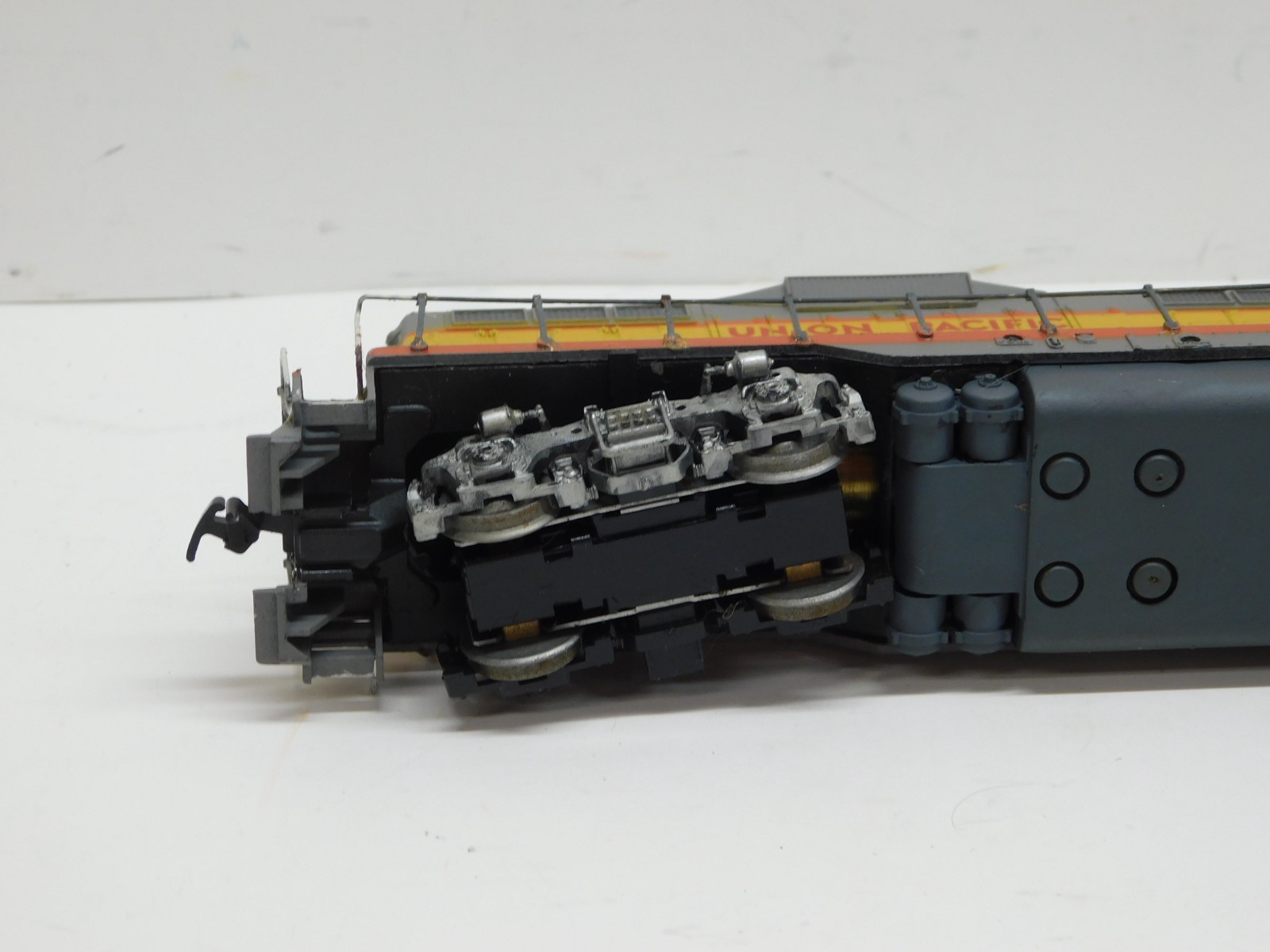 Athearn HO Blue Box Union Pacific GP9 Diesel Engine #130 – Powered Unit