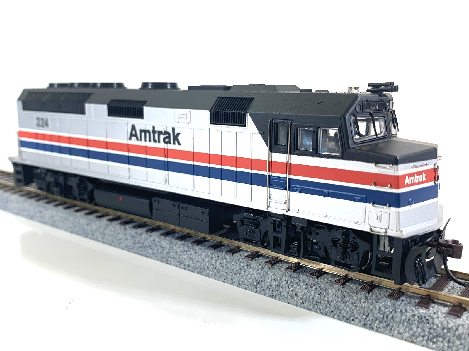 Bachmann Spectrum HO 87004 F40 PH Amtrak Phase 2 Diesel #224, DC only